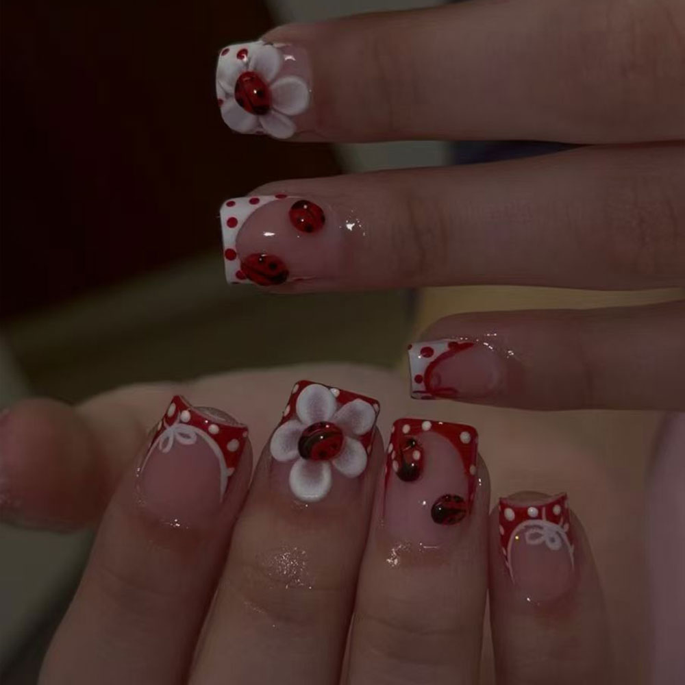 24 pieces per set. Rectangular - Nail Art Red incelemesi ve fiyatı